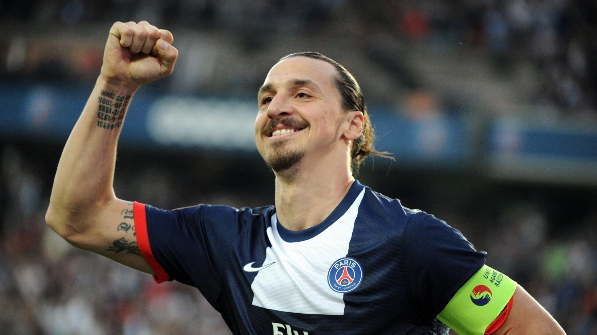 西甲赛场激战正酣，梅西梅开二度，西甲梅西今晚比赛